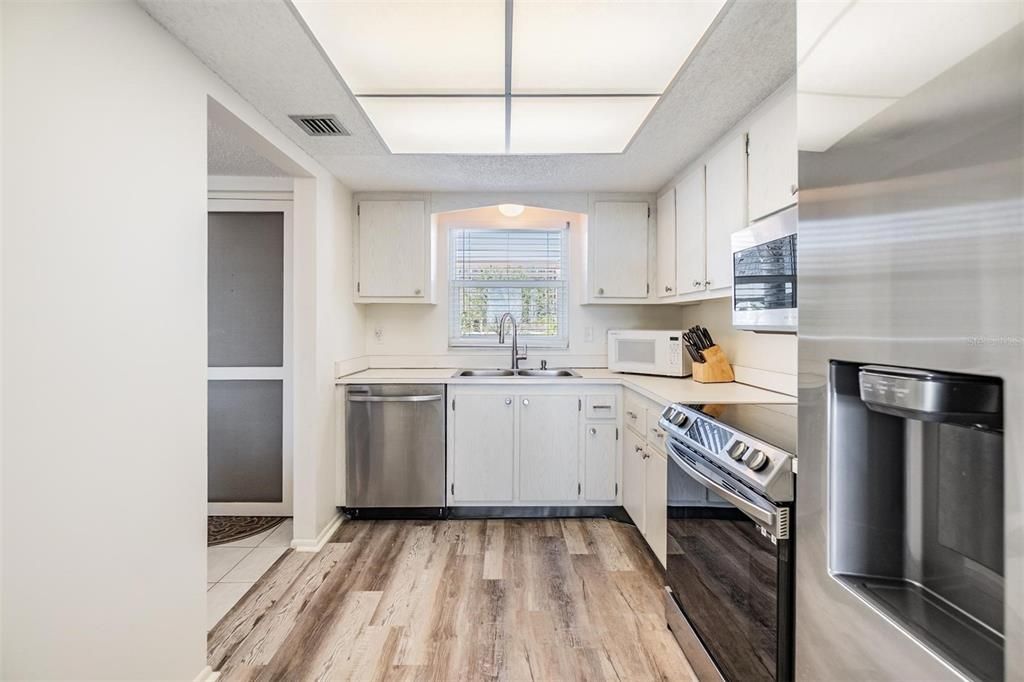 En Venta: $269,900 (2 camas, 2 baños, 975 Pies cuadrados)