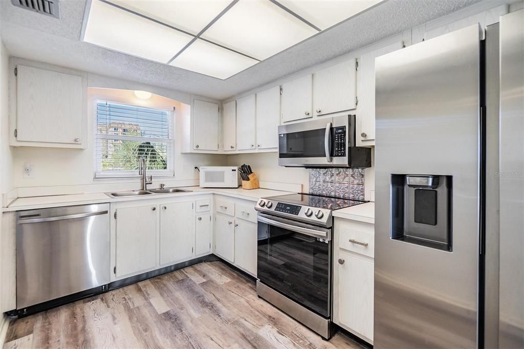 En Venta: $269,900 (2 camas, 2 baños, 975 Pies cuadrados)