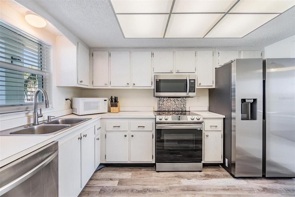 En Venta: $269,900 (2 camas, 2 baños, 975 Pies cuadrados)