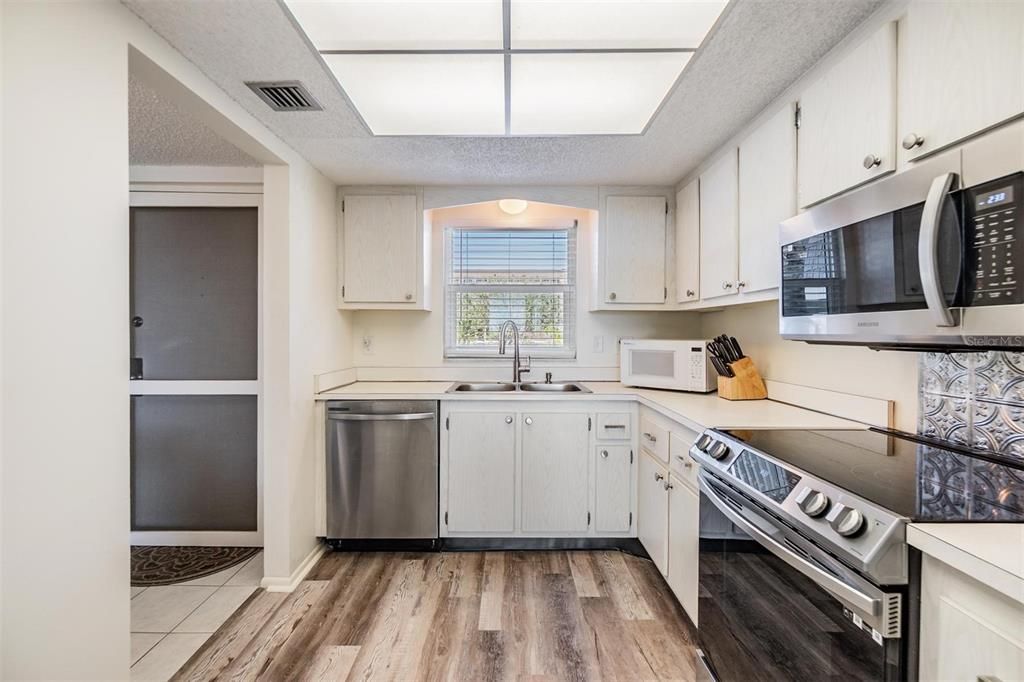 En Venta: $269,900 (2 camas, 2 baños, 975 Pies cuadrados)