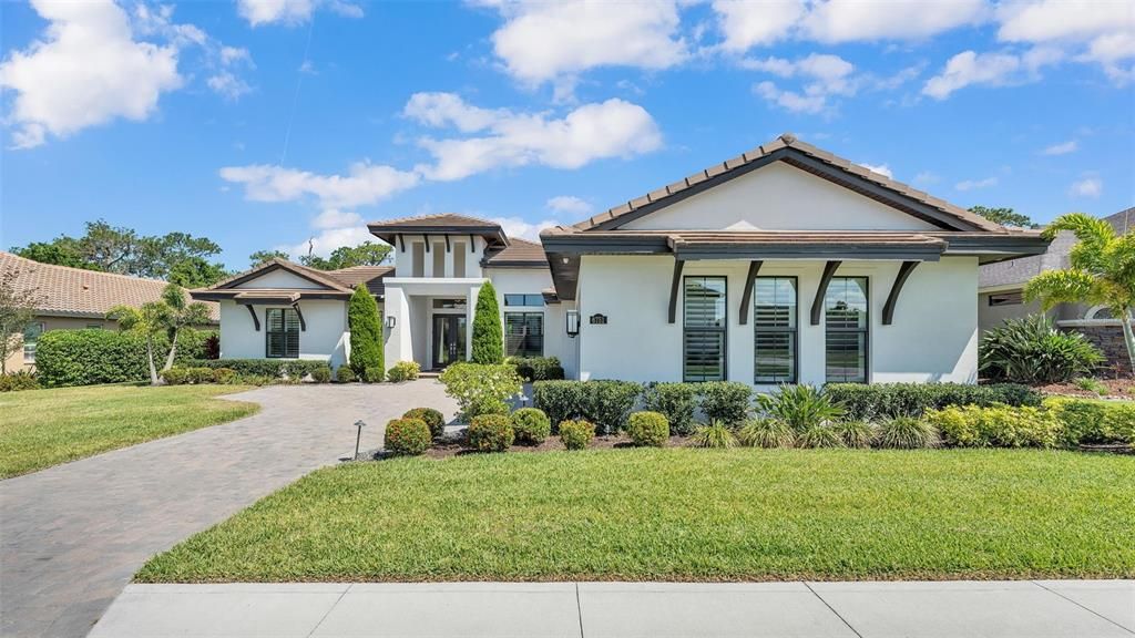 Vendido Recientemente: $1,100,000 (4 camas, 3 baños, 3342 Pies cuadrados)