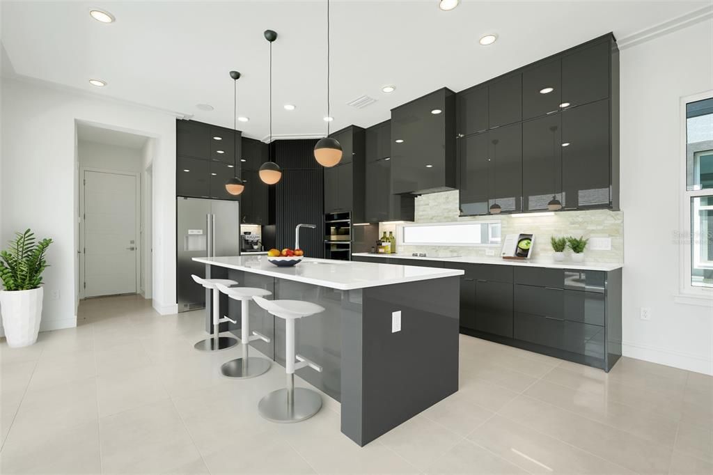 待售: $900,000 (4 贝兹, 3 浴室, 2700 平方英尺)