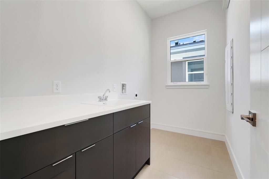 待售: $900,000 (4 贝兹, 3 浴室, 2700 平方英尺)