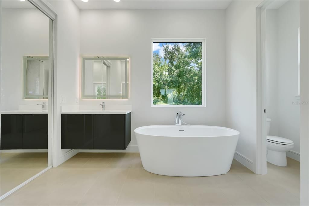 待售: $900,000 (4 贝兹, 3 浴室, 2700 平方英尺)