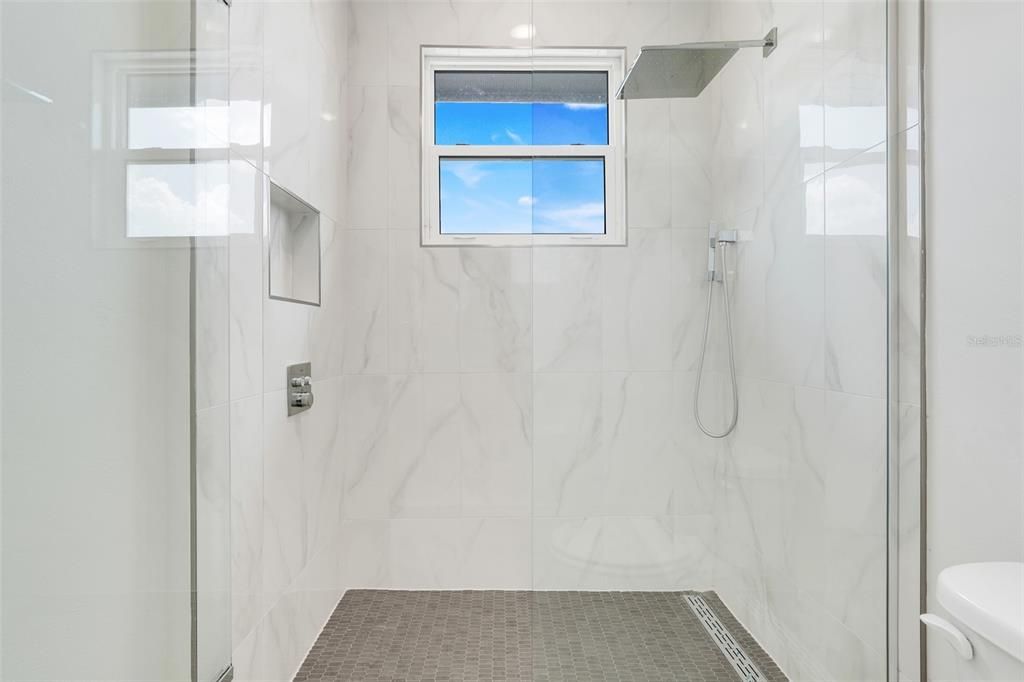 待售: $900,000 (4 贝兹, 3 浴室, 2700 平方英尺)