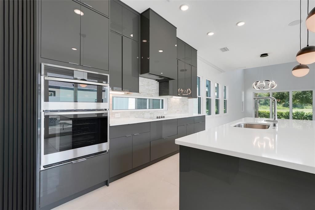 待售: $900,000 (4 贝兹, 3 浴室, 2700 平方英尺)