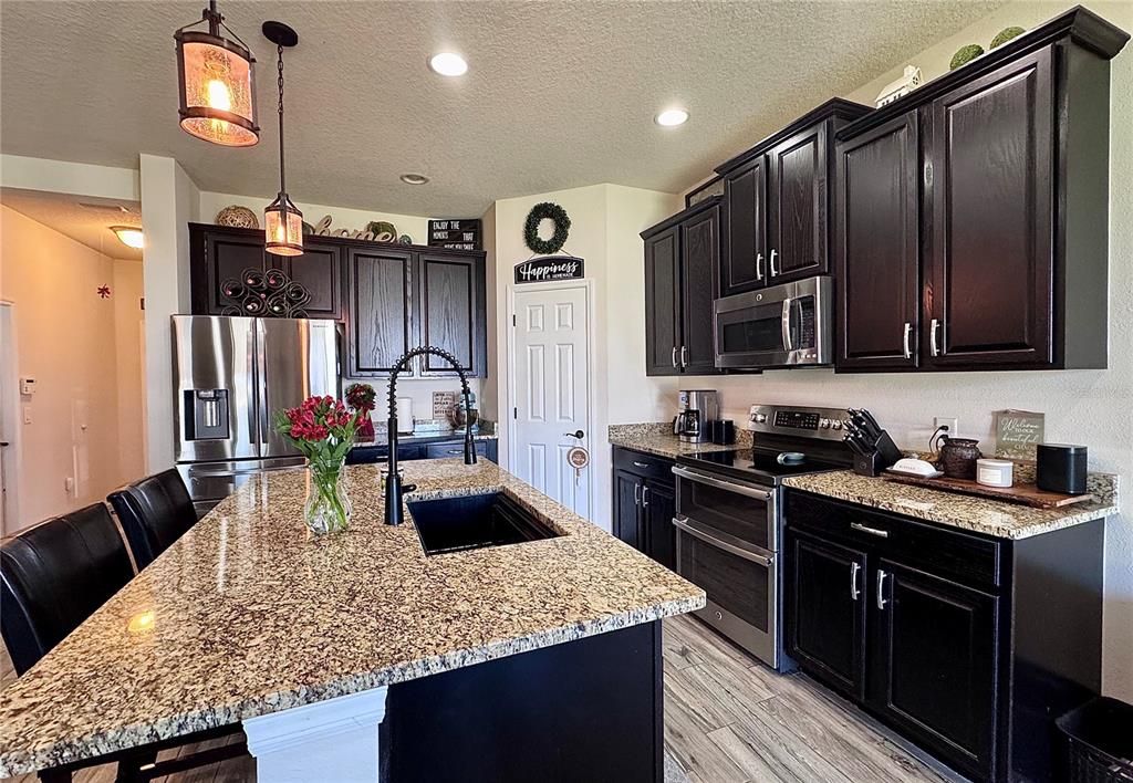 For Sale: $469,995 (4 beds, 3 baths, 2598 Square Feet)