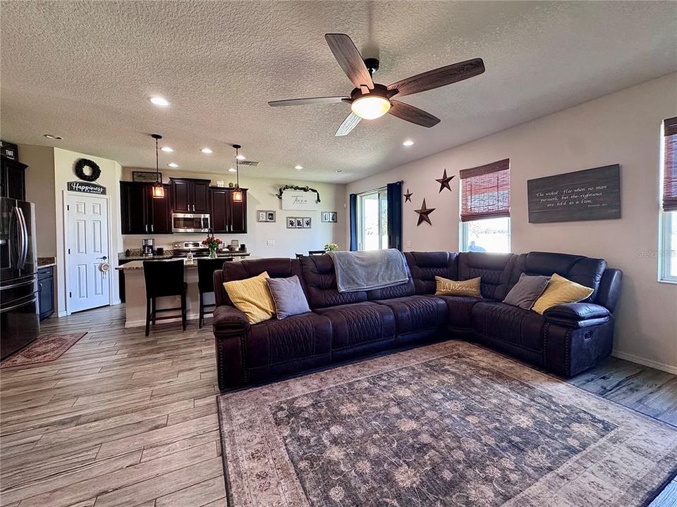 For Sale: $469,995 (4 beds, 3 baths, 2598 Square Feet)