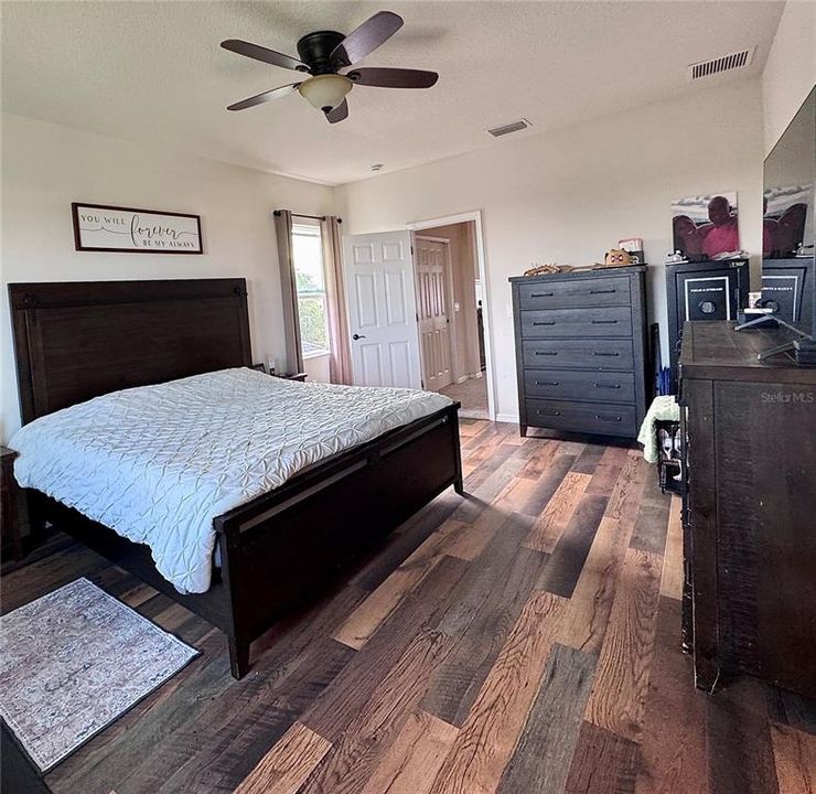 For Sale: $469,995 (4 beds, 3 baths, 2598 Square Feet)