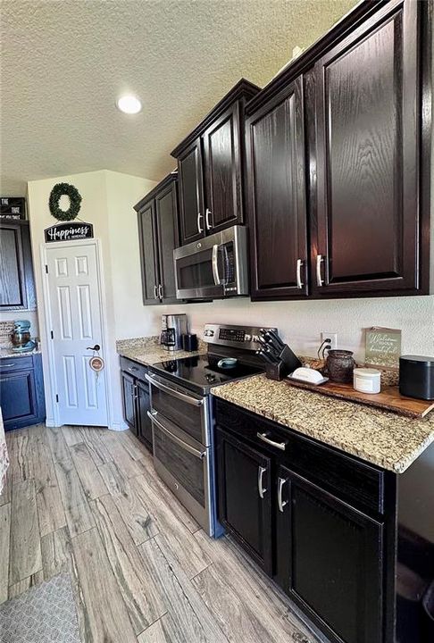 For Sale: $469,995 (4 beds, 3 baths, 2598 Square Feet)