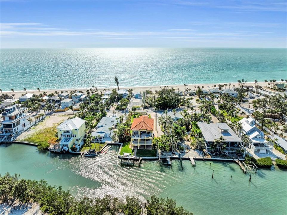 For Sale: $3,899,500 (4 beds, 4 baths, 3582 Square Feet)