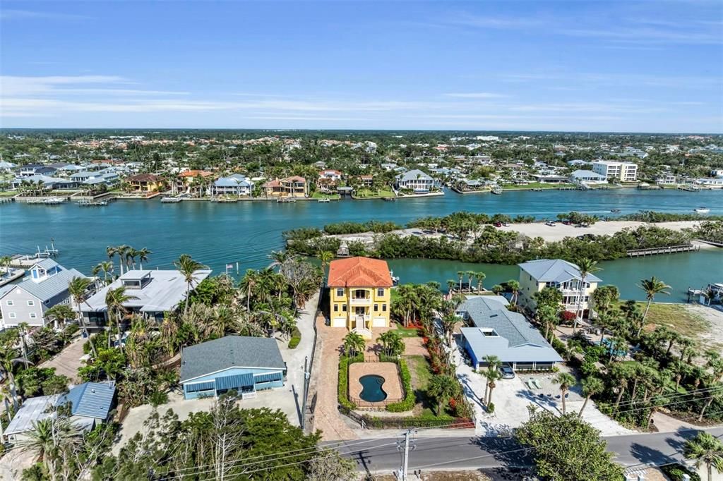 For Sale: $3,899,500 (4 beds, 4 baths, 3582 Square Feet)