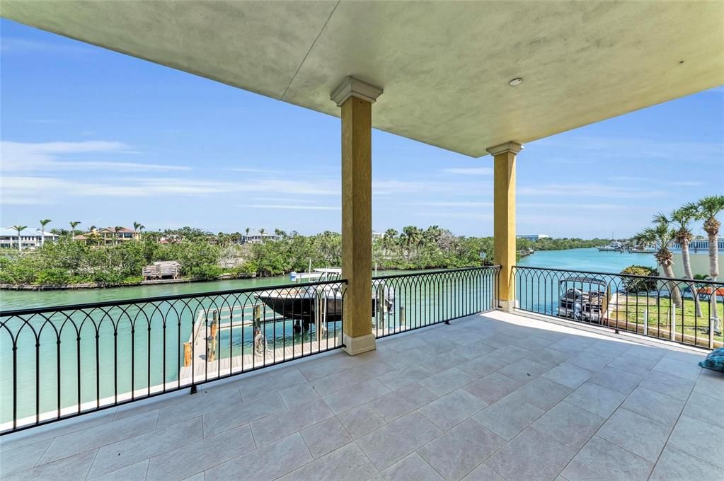 For Sale: $3,899,500 (4 beds, 4 baths, 3582 Square Feet)