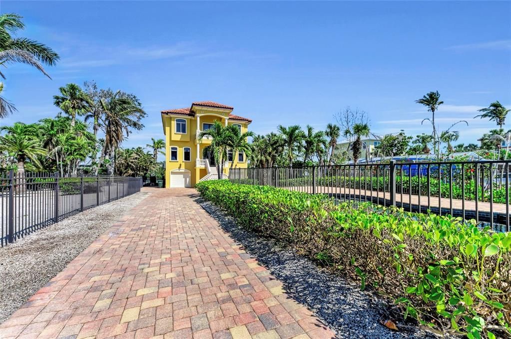 For Sale: $3,899,500 (4 beds, 4 baths, 3582 Square Feet)