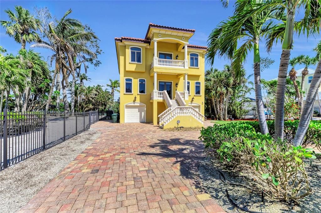 For Sale: $3,899,500 (4 beds, 4 baths, 3582 Square Feet)