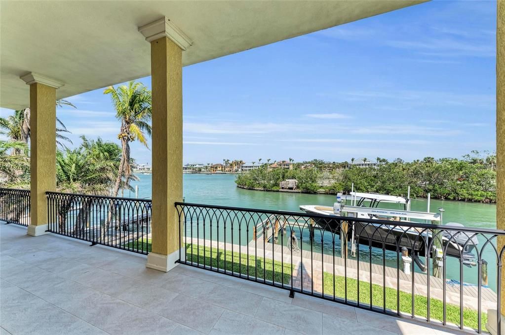 For Sale: $3,899,500 (4 beds, 4 baths, 3582 Square Feet)