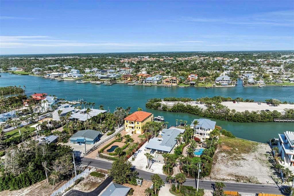 For Sale: $3,899,500 (4 beds, 4 baths, 3582 Square Feet)