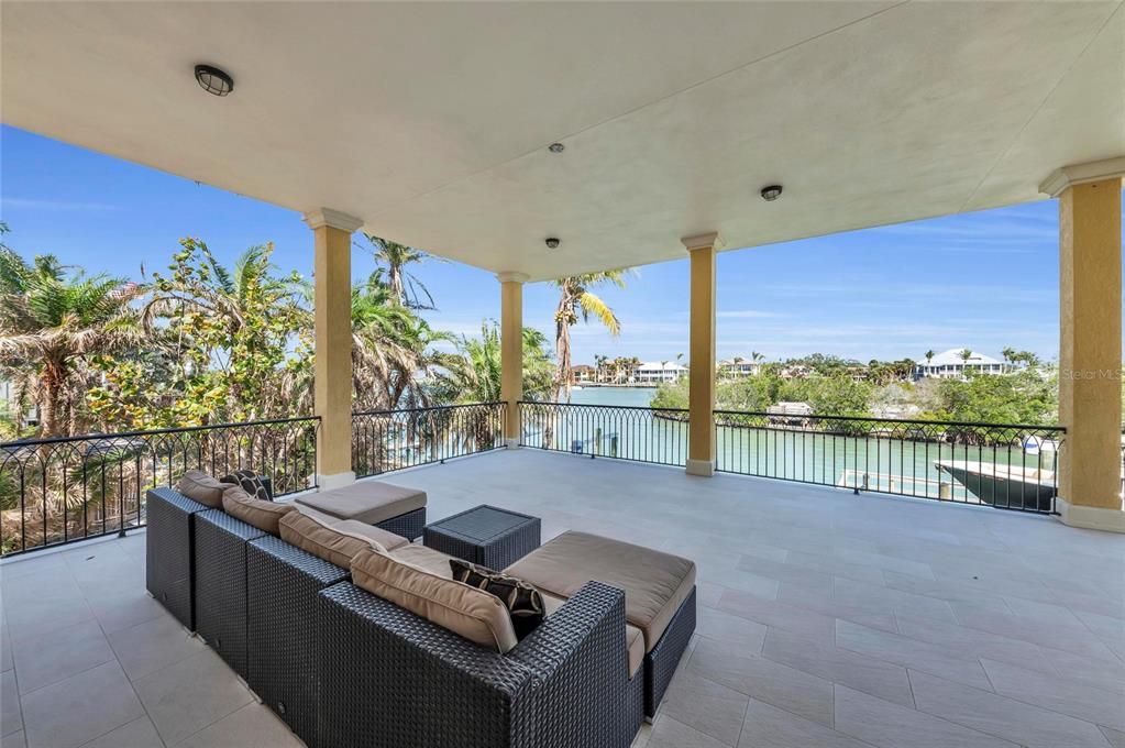 For Sale: $3,899,500 (4 beds, 4 baths, 3582 Square Feet)
