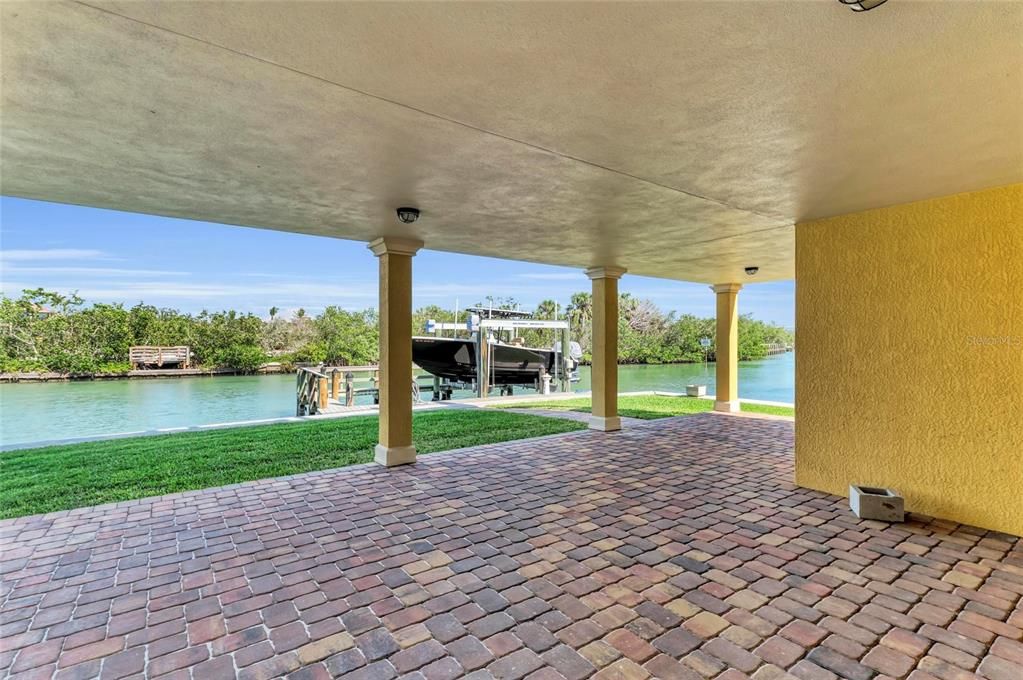 For Sale: $3,899,500 (4 beds, 4 baths, 3582 Square Feet)