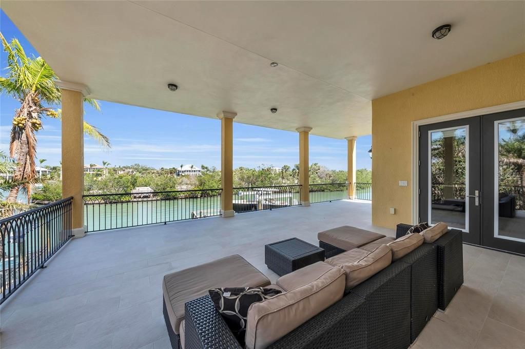 For Sale: $3,899,500 (4 beds, 4 baths, 3582 Square Feet)