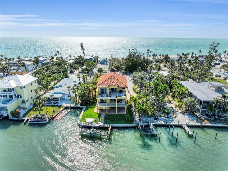 For Sale: $3,899,500 (4 beds, 4 baths, 3582 Square Feet)