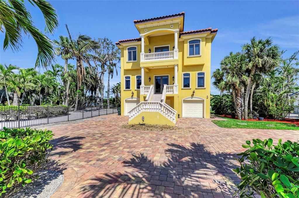 For Sale: $3,899,500 (4 beds, 4 baths, 3582 Square Feet)