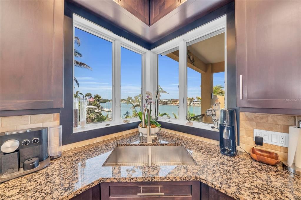 For Sale: $3,899,500 (4 beds, 4 baths, 3582 Square Feet)