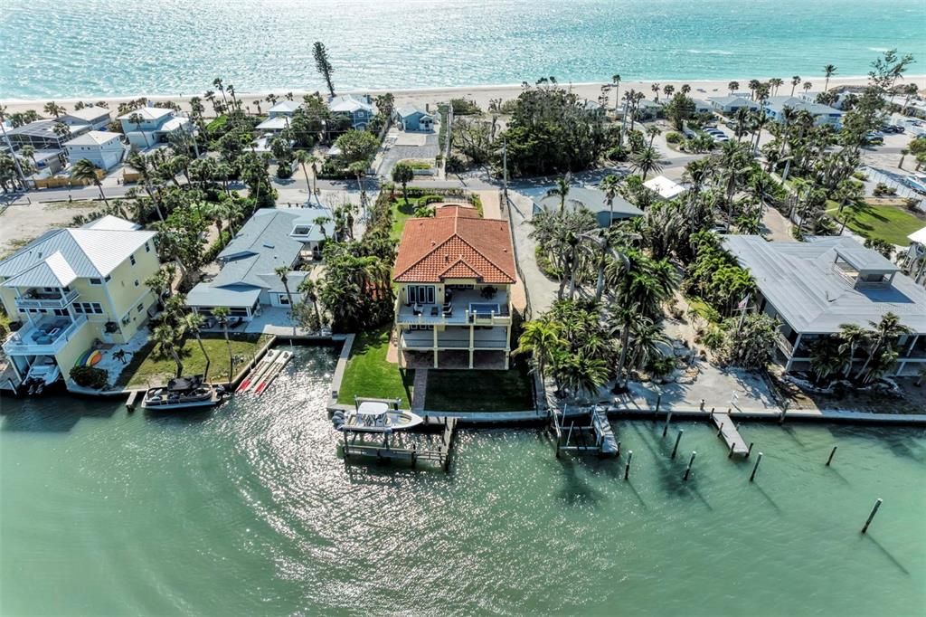 For Sale: $3,899,500 (4 beds, 4 baths, 3582 Square Feet)