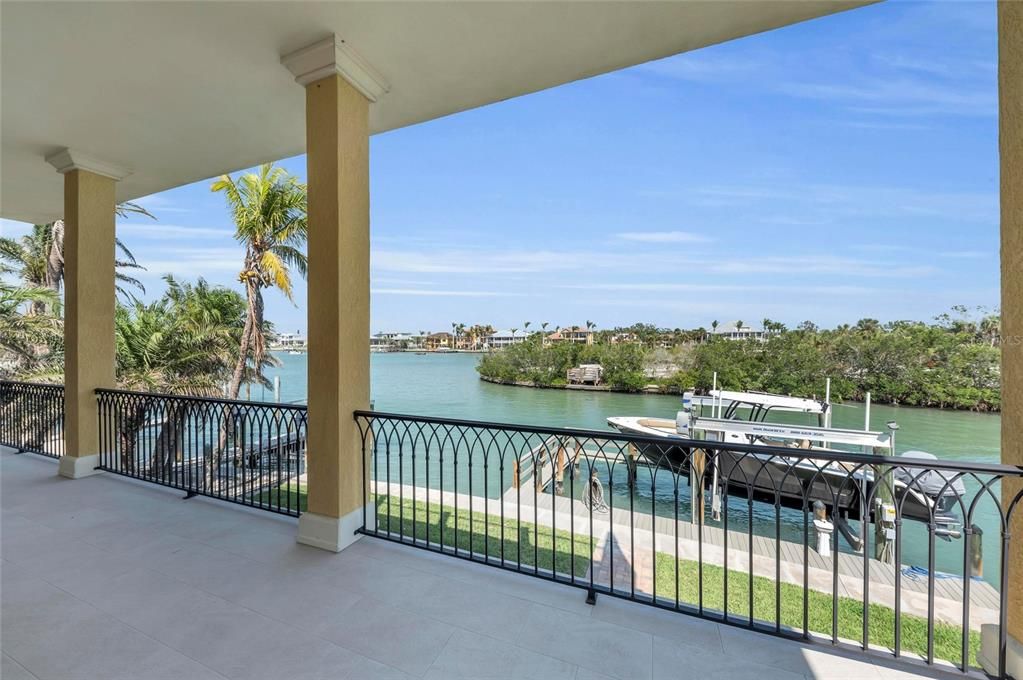 For Sale: $3,899,500 (4 beds, 4 baths, 3582 Square Feet)