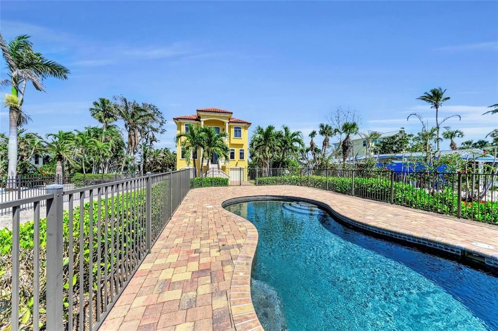 For Sale: $3,899,500 (4 beds, 4 baths, 3582 Square Feet)