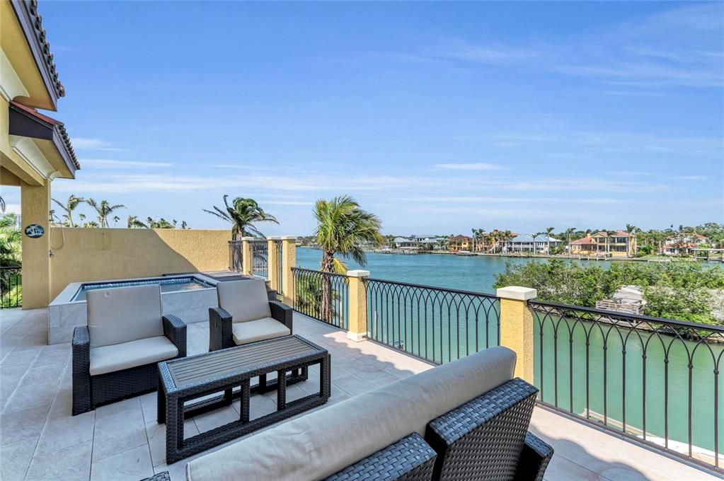 For Sale: $3,899,500 (4 beds, 4 baths, 3582 Square Feet)