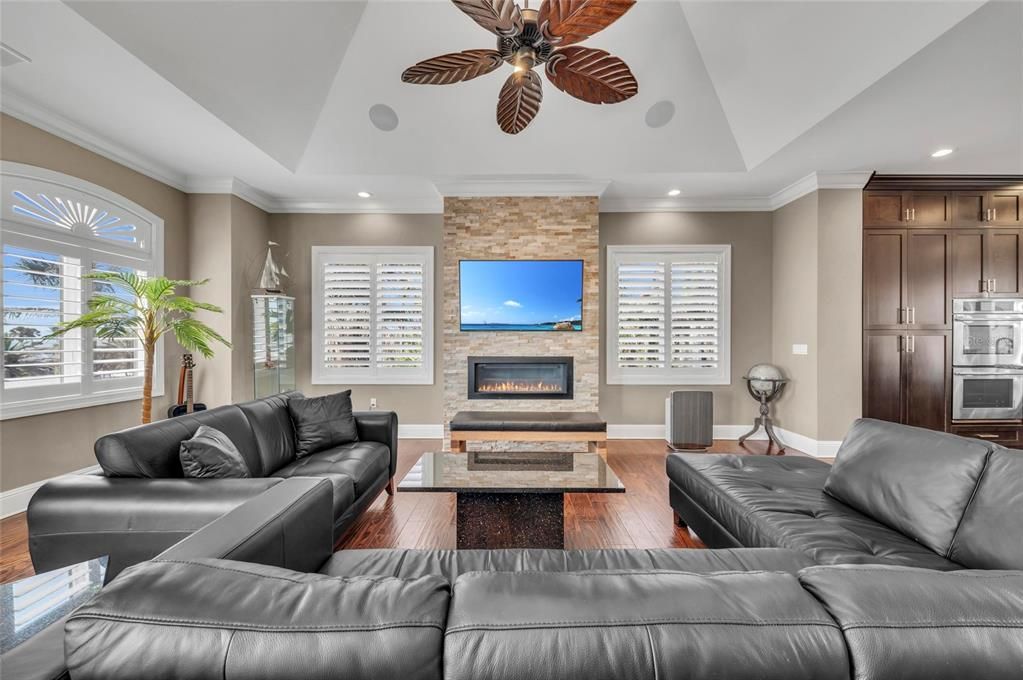 For Sale: $3,899,500 (4 beds, 4 baths, 3582 Square Feet)