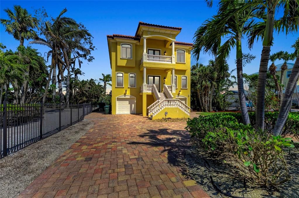 For Sale: $3,899,500 (4 beds, 4 baths, 3582 Square Feet)