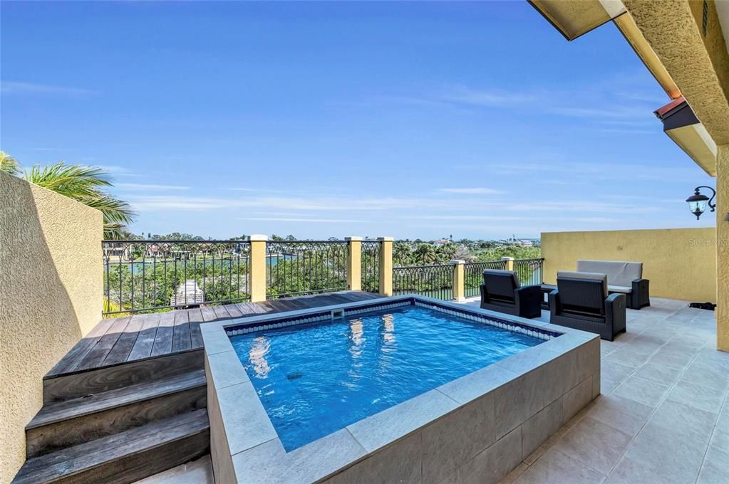 For Sale: $3,899,500 (4 beds, 4 baths, 3582 Square Feet)