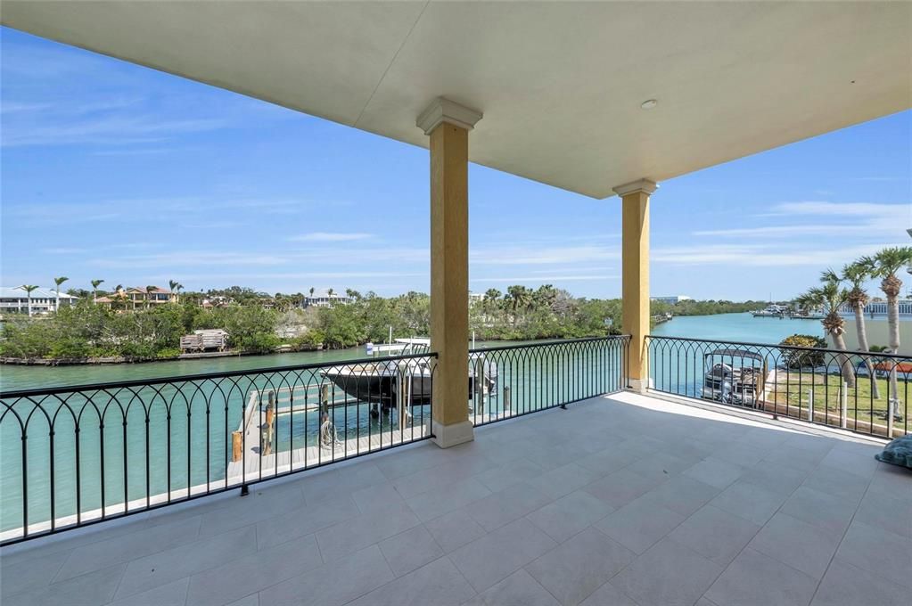For Sale: $3,899,500 (4 beds, 4 baths, 3582 Square Feet)
