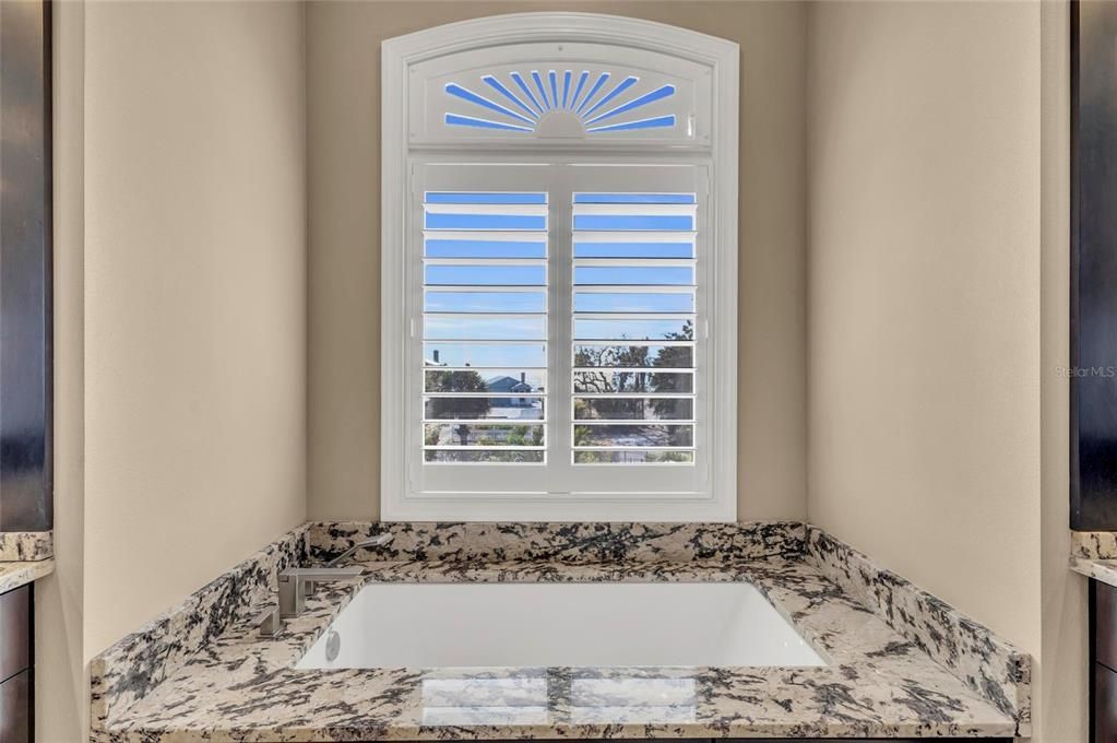 For Sale: $3,899,500 (4 beds, 4 baths, 3582 Square Feet)