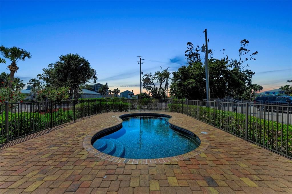 For Sale: $3,899,500 (4 beds, 4 baths, 3582 Square Feet)