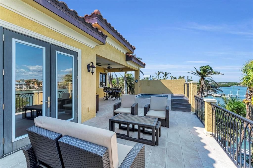 For Sale: $3,899,500 (4 beds, 4 baths, 3582 Square Feet)