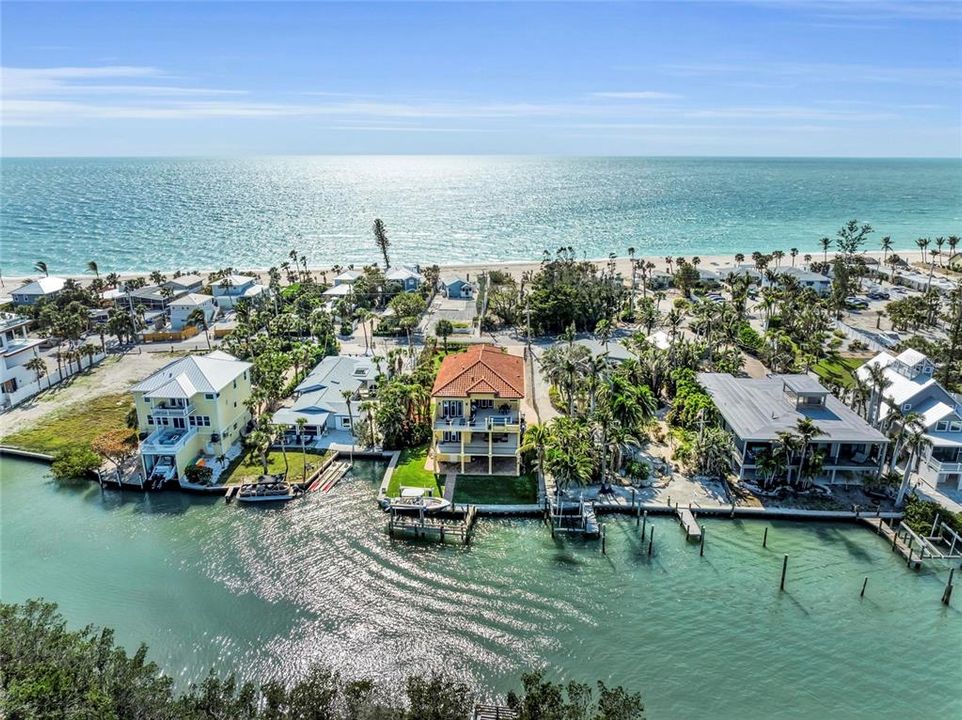 For Sale: $3,899,500 (4 beds, 4 baths, 3582 Square Feet)