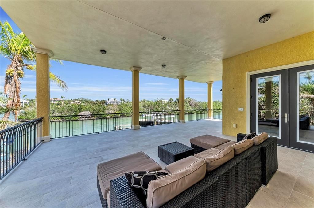 For Sale: $3,899,500 (4 beds, 4 baths, 3582 Square Feet)