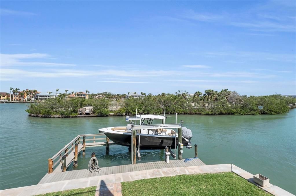 For Sale: $3,899,500 (4 beds, 4 baths, 3582 Square Feet)