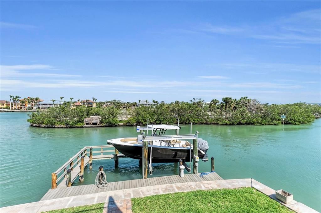 For Sale: $3,899,500 (4 beds, 4 baths, 3582 Square Feet)