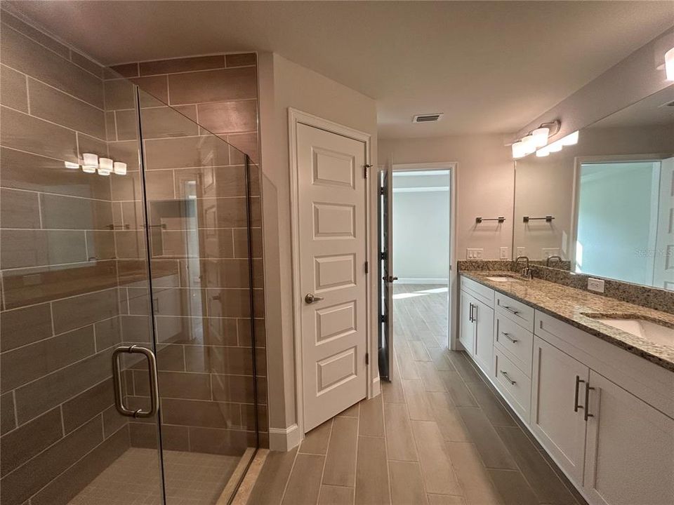 合同活跃: $375,300 (4 贝兹, 2 浴室, 2169 平方英尺)