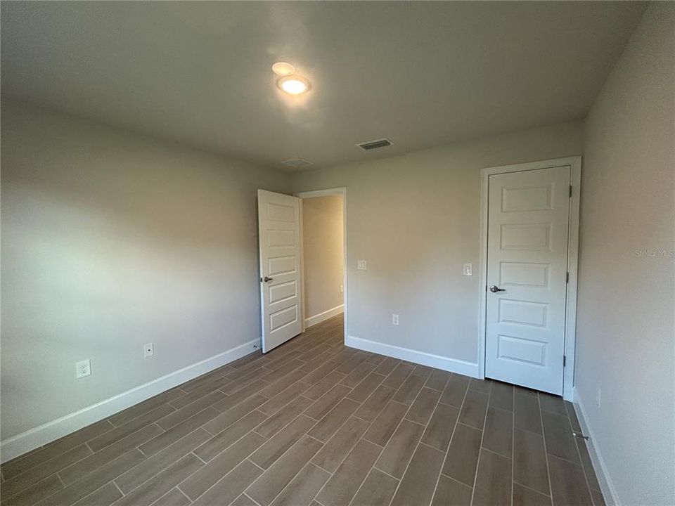 合同活跃: $375,300 (4 贝兹, 2 浴室, 2169 平方英尺)