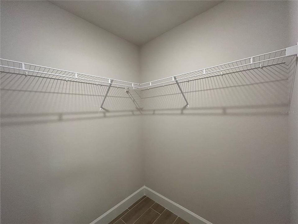 合同活跃: $375,300 (4 贝兹, 2 浴室, 2169 平方英尺)