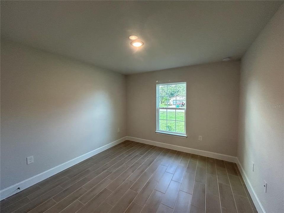 合同活跃: $375,300 (4 贝兹, 2 浴室, 2169 平方英尺)