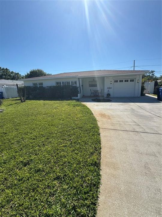 Recently Sold: $550,000 (3 beds, 2 baths, 1711 Square Feet)