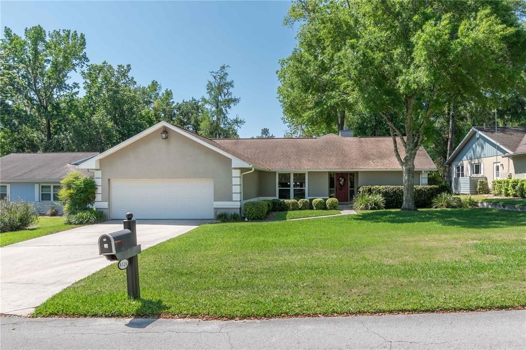 Recently Sold: $405,000 (3 beds, 2 baths, 2160 Square Feet)