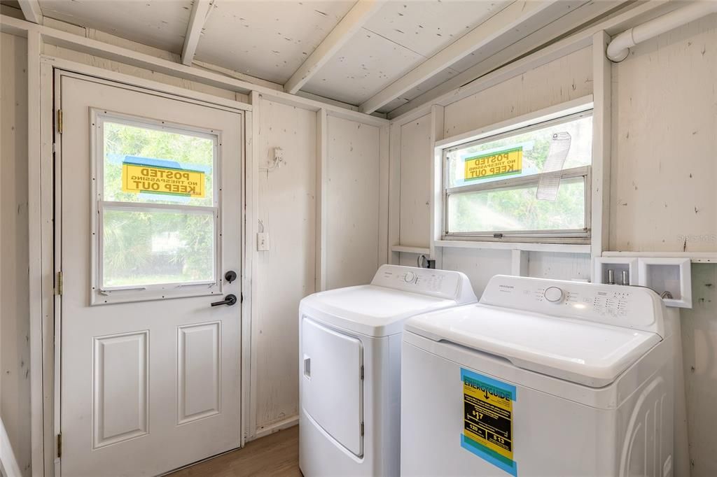 For Sale: $339,000 (0 beds, 0 baths, 952 Square Feet)
