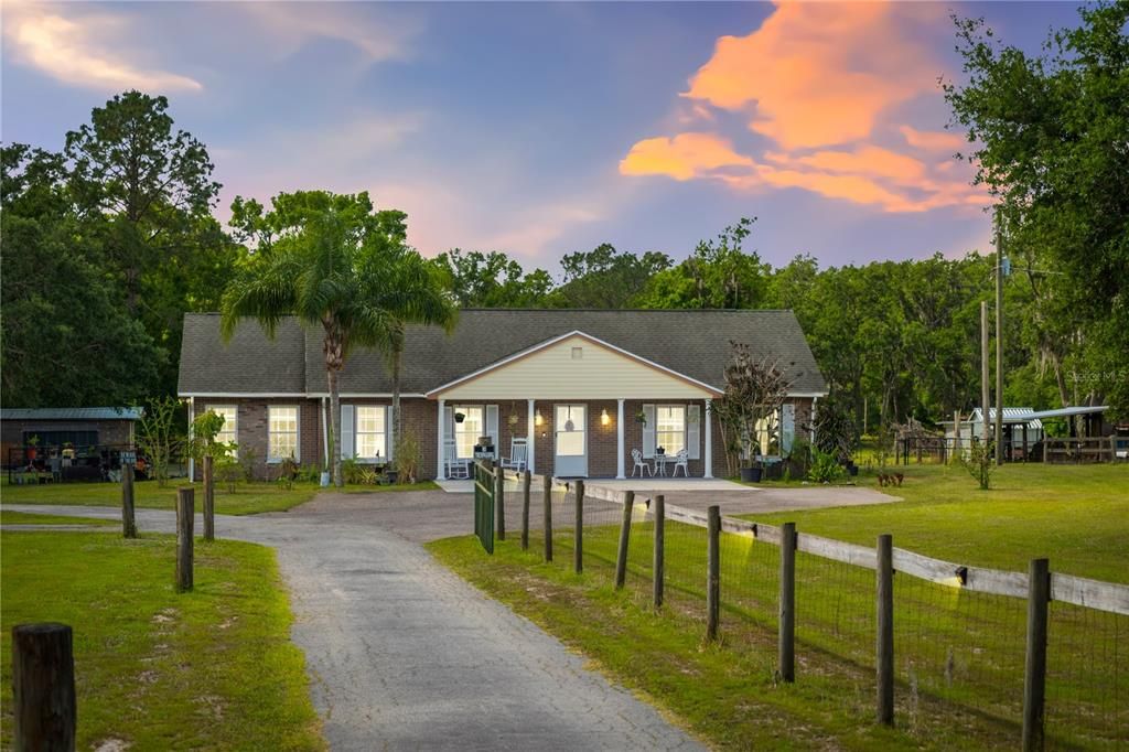 Недавно продано: $549,900 (3 спален, 2 ванн, 1872 Квадратных фут)